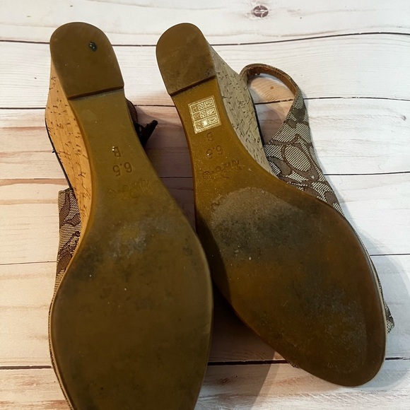 Coach Insignia Ferry Peep Toe Wedge Heels Shoes 6.5 Women - Picture 8 of 8